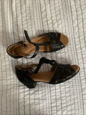 Rockport Black Leather Cutout Heels